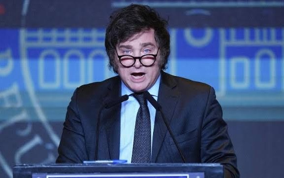 Argentina Prezidenti bu ölkənin Baş nazirini "diktator" və "oğru" adlandırdı
